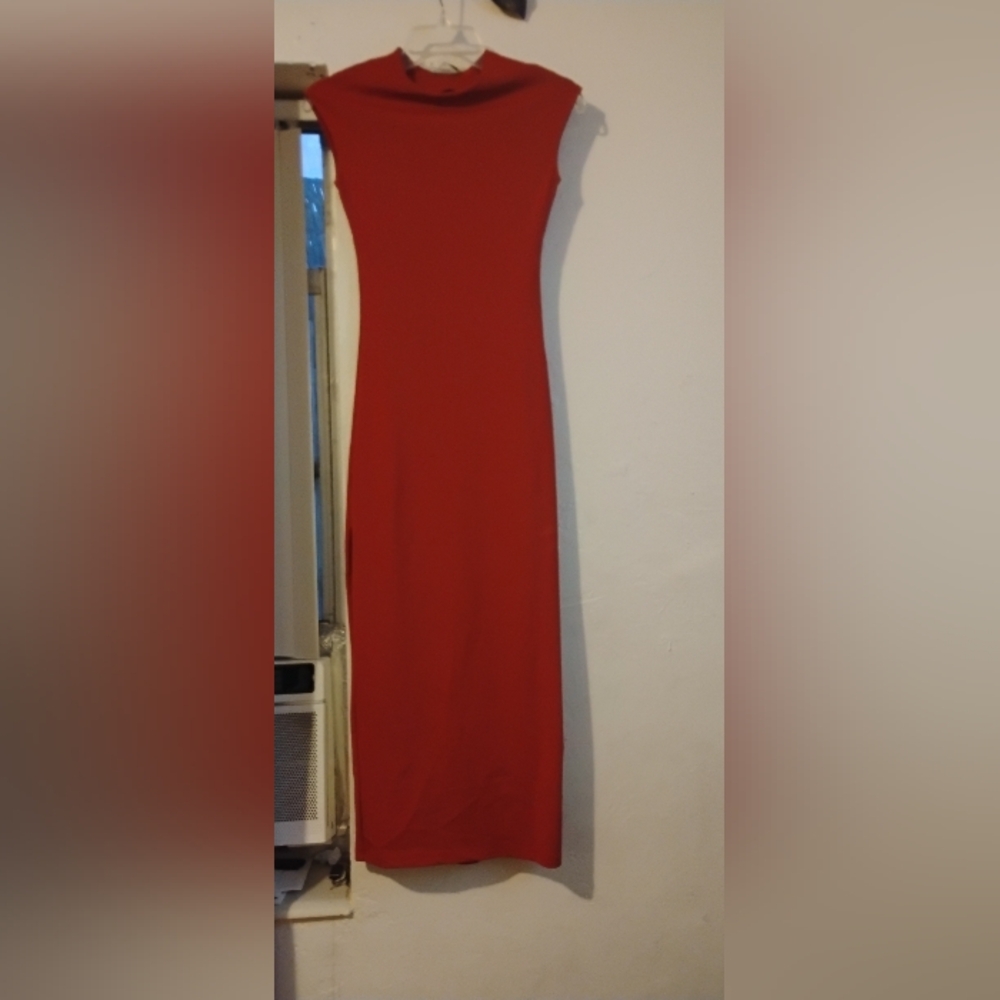 Zara Elegant Red Sleeveless Dress